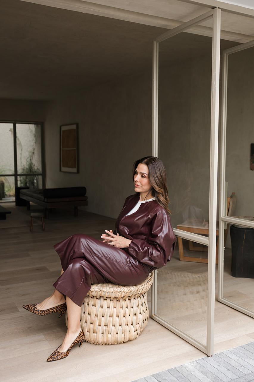 Ana Paula Celis en sesión editorial